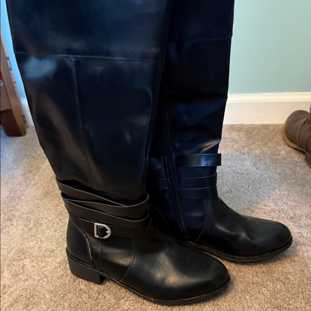 St. John's Bay Black Heeled Boots